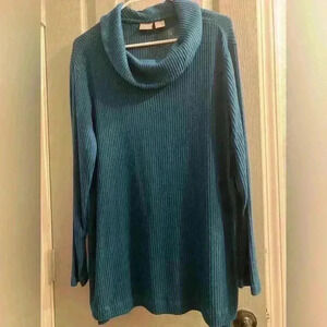 Chicos Zenergy Women’s Teal Loose Cowl Neck ribbed top with slits on sides